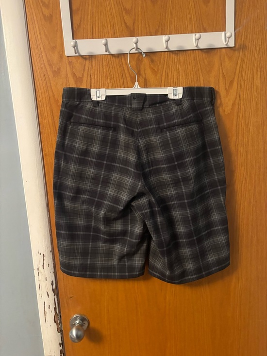 Nike Golf Shorts - Picture 2 of 3